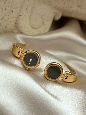 AUTHENTIC RARE VINTAGE FENDI 1925 DOUBLE ROMAN COIN GOLD CUFF WATCH